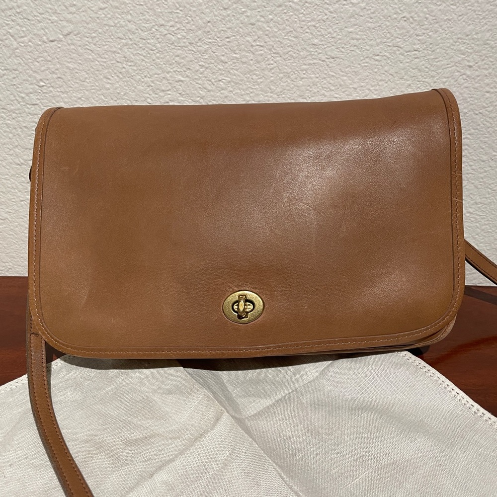 Vintage COACH handbag warm Brown genuine leather No. 0182-034 gently used.